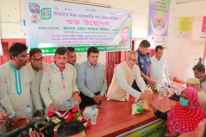 বড়লেখায় সাশ্রয়ী মুল্যে টিসিবির পণ্য বিক্রি কার্যক্রমের উদ্বোধন করলেন পরিবেশ মন্ত্রী