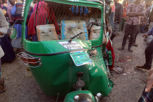 ঢাকা-সিলেট মহাসড়কে কাভার্ডভ্যান চাপায় নিহত ৪