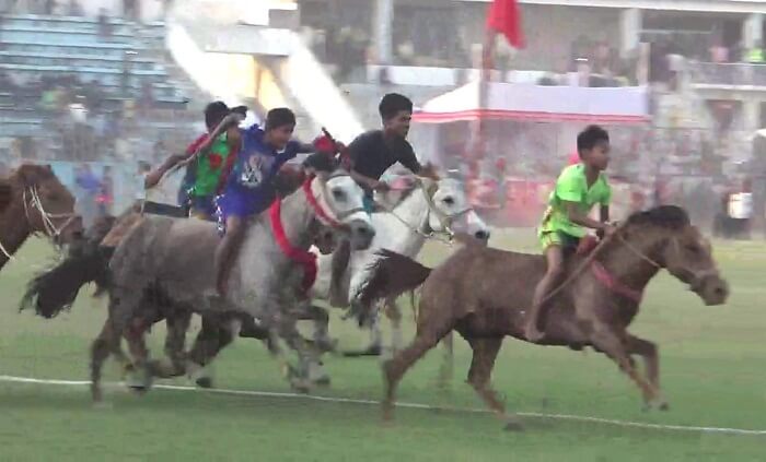 হবিগঞ্জে জেলা প্রশাসনের আয়োজনে ‘ঘোড়দৌড়’