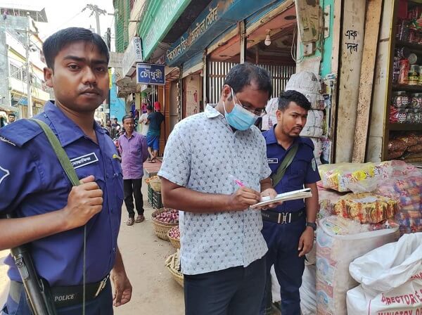 নবীগঞ্জে  টিসিবির পণ্য ওজনে কম দেয়ায় বিক্ষোভ।