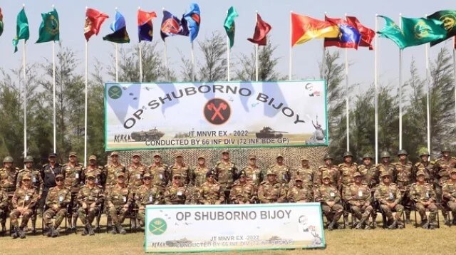 স্বর্ণদ্বীপ এলাকায় সশস্ত্র বাহিনীর যৌথ ম্যানুভার অনুশীলন পরিদর্শন করলেন সেনাবাহিনী প্রধান