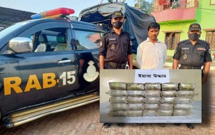 মুক্তিযোদ্ধার সন্তান মালেক ফকির আড়াইলাখ ইয়াবাসহ র‍্যাব’র হাতে আটক