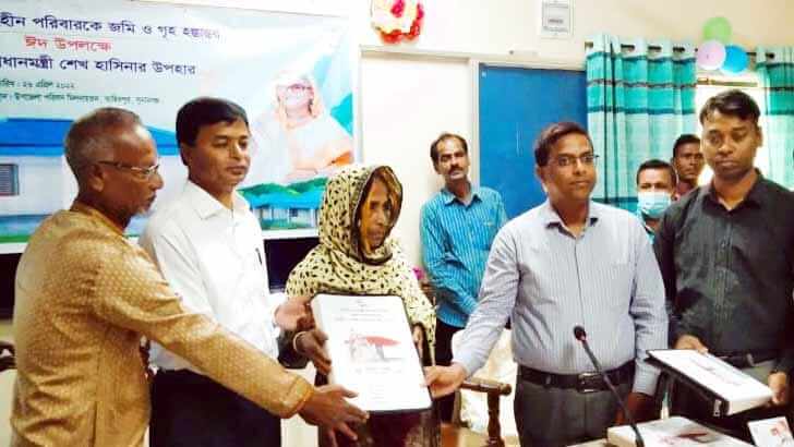 ‘লাখো পরিবারের ভূমিহীন শব্দটি মুছে দিলেন প্রধানমন্ত্রী’