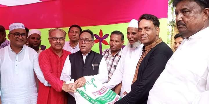 শফিউল আলম নাদেলের পক্ষে কুলাউড়ায় ঈদ উপহার বিতরণ