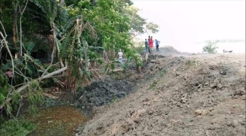 ঝালকাঠিতে খাল বন্ধ করায় তিনশ বিঘা জমি অনাবাদি থাকার শঙ্কা
