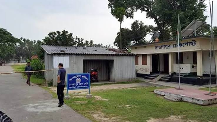 ভারতীয় ভিসা নিয়েও চাতলাপুর স্থল অভিভাবসন কেন্দ্র দিয়ে ভারতে যেতে পারছেন না যাত্রীরা, আসতে পারছেন না ভারতীয়রাও