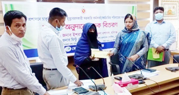 হবিগঞ্জে  অনুদানের চেক বিতরণ