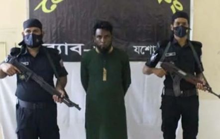 যশোরে র্যাবের অভিযানে চোরাই ট্রাকসহ একজন আটক