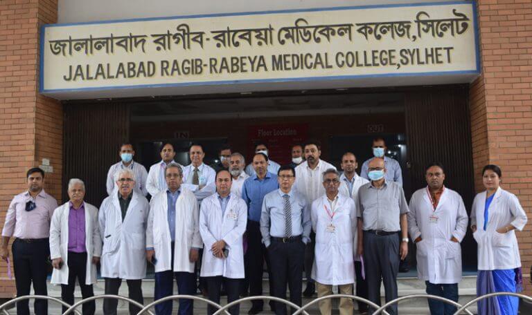 সিলেট ওসমানী মেডিকেল হাসপাতাল চত্বরে এ্যাম্বুল্যান্স চাপায় আহত বৃদ্ধের মৃত্যু