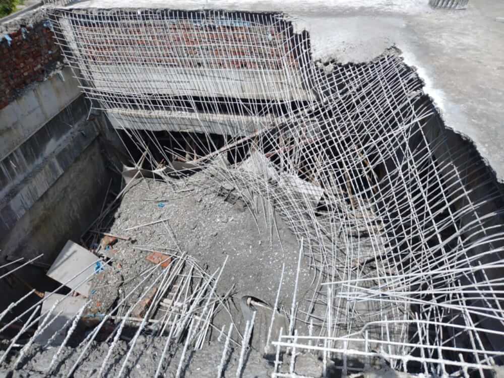 বানিয়াচংয়ে মডেল মসজিদ নির্মাণে নিম্নমানের কাজ ও ধ্বসে পড়ার অভিযোগ।।