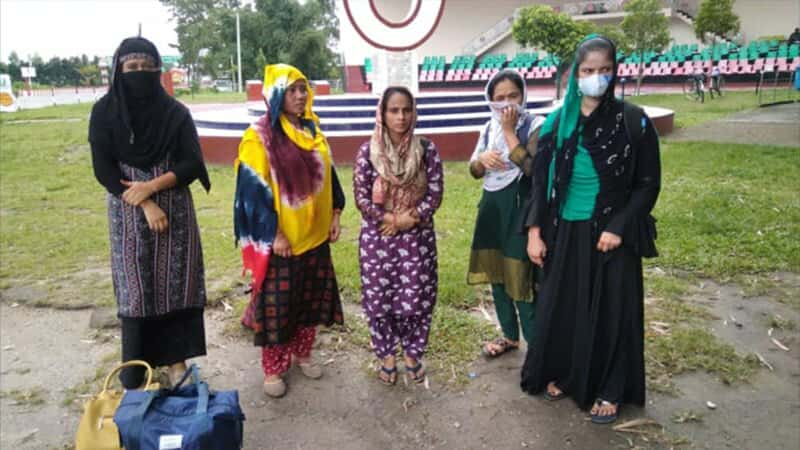ভারতে অনুপ্রবেশ করা ৫ বাংলাদেশিকে বিজিবির কাছে হস্তান্তর