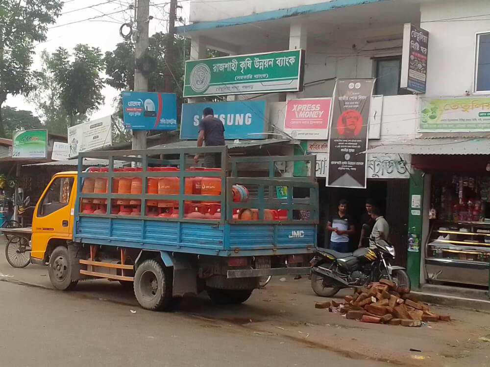 তেতুলিয়ায় অবৈধভাবে গ্যাস সিলিন্ডার মজুদ, ব্যবসায়ীকে ২০ হাজার টাকা জরিমানা তেতুলিয়া