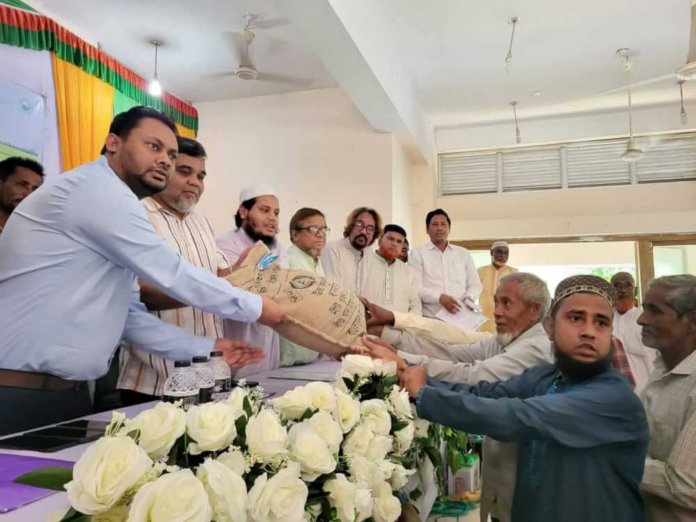 বড়লেখায় ৬৮০০ কৃষকের মাঝে বিনামূল্যে বীজ ও সার বিতরণ