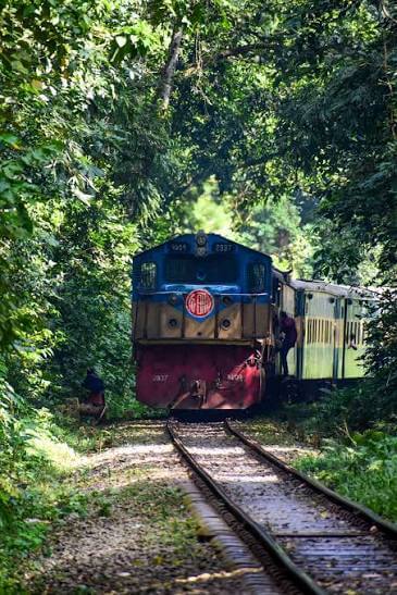 সাড়ে ৪ ঘন্টা পর সিলেটের সাথে রেল যোগাযোগ স্বাভাবিক