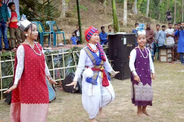 কমলগঞ্জে খাসিয়াদের ঐতিহ্যবাহী ‘খাসি সেং কুট স্নেম ’ উৎসব পালিত