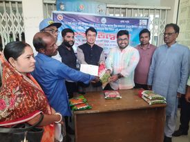 শাল্লায় কৃষকের মাঝে  বীজ ও সার বিতরণ  শুরুঃ