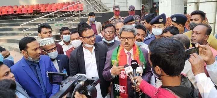 ভারতীয় রাষ্ট্রীয় সফর শেষে বাংলাদেশের  পররাষ্ট্র প্রতিমন্ত্রী শাহরিয়ার আলমের  বেনাপোল দিয়ে দেশে প্রবেশ।