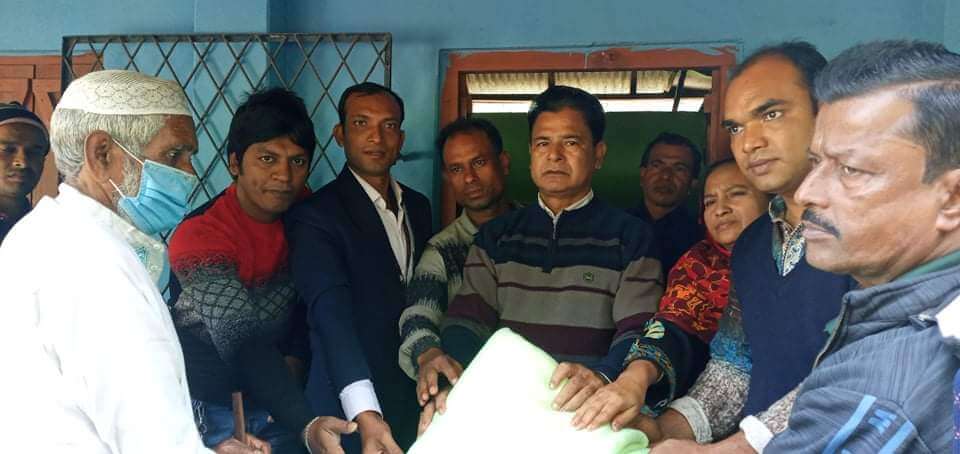 তালার মাগুরায় শীতার্থদের মাঝে কম্বল বিতারণ
