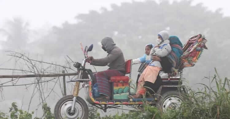 ৪ অঞ্চলে বইছে শৈত্যপ্রবাহ