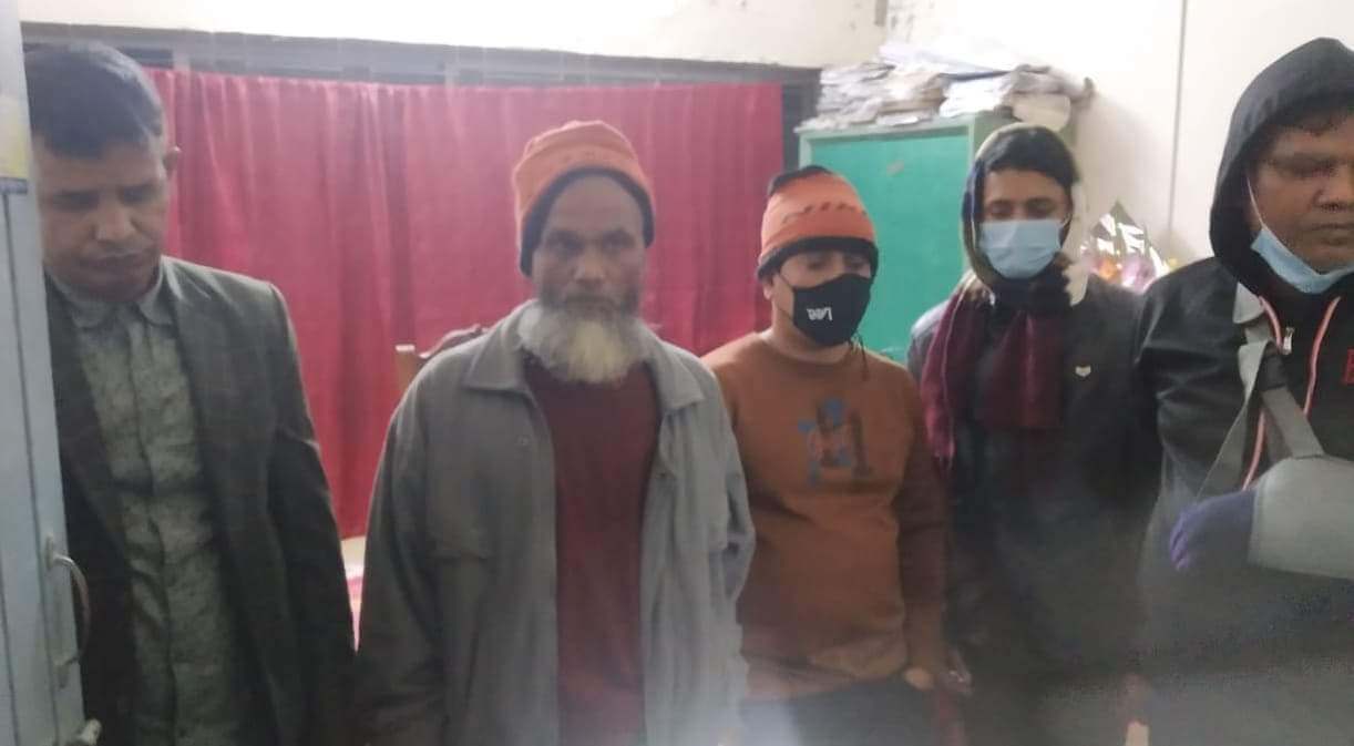 ঝালকাঠিতে পুলিশ সদস্য ও খাদ্য গুদামের কর্মকর্তাসহ পাঁচ জুয়াড়ি গ্রেপ্তার