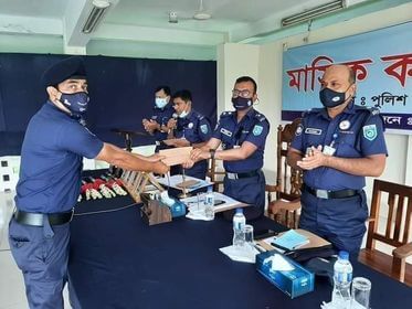 তেতুলিয়া মডেল থানা শ্রেষ্ঠ হিসেবে পুরুস্কার পেল