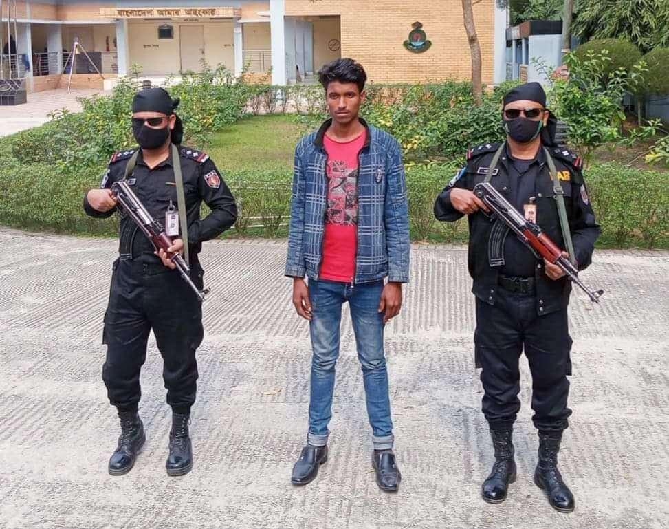 নবীগঞ্জে হাত-পা বাঁধা গলাকাটা লাশ উদ্ধারের ঘটনায় পুলিশের প্রেস ব্রিফিংয়ে স্ত্রী হত্যার দায় স্বীকার ঘাতক স্বামী জাকারিয়ার