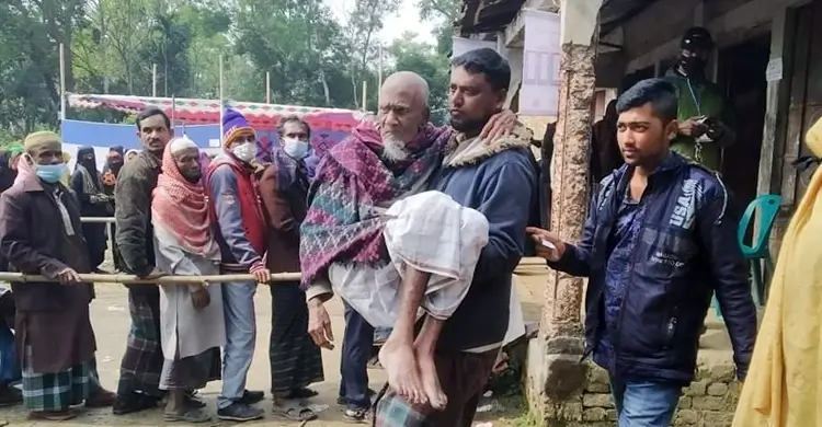 শায়েস্তাগঞ্জে ভোট দিতে না পেরে ফিরে গেলেন শতবর্ষী বৃদ্ধ