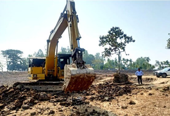 নবীগঞ্জে সরকারি খাস জমি থেকে মাটি কাটার মহোৎসব চলছে; বাধাঁ দিলে পুলিশে ধরিয়ে দেয়ার হুমকি!