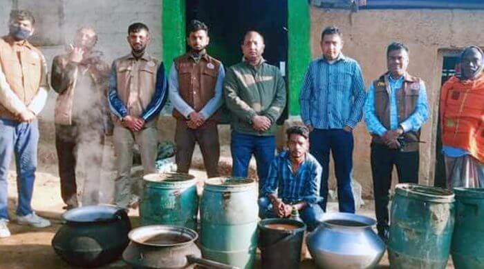 চুনারুঘাট কাপাই চা বাগানে অভিযান, ২৮০লিটার মদ উদ্ধার