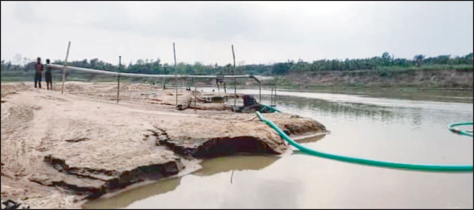 চুনারুঘাটে অবৈধভাবে বালু ও মাটি উত্তোলন দুইজনকে লাখ টাকা জরিমানা