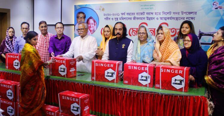 সিলেট জেলা পরিষদের সেলাই মেশিন বিতরণ