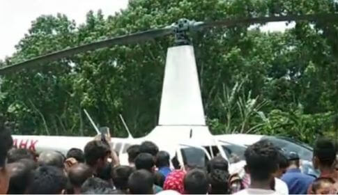 ঝিকরগাছায় হেলিকপ্টারে করে নিজ বাড়িতে ফিরলেন মালেশিয়া থেকে আশা ১যুবক।