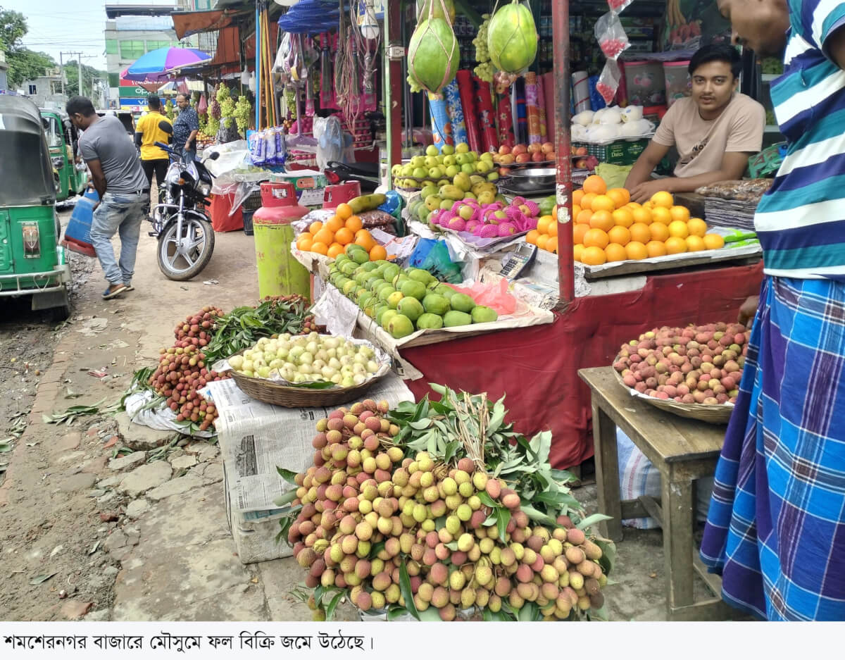কমলগঞ্জের বাজারগুলোতে মৌসুমি ফল বিক্রি জমে উঠেছে
