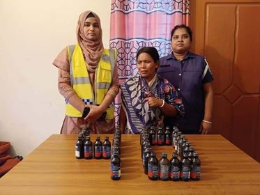 আটোয়ারী নারী মাদক কারবারীকে আটক করেছে পুলিশ