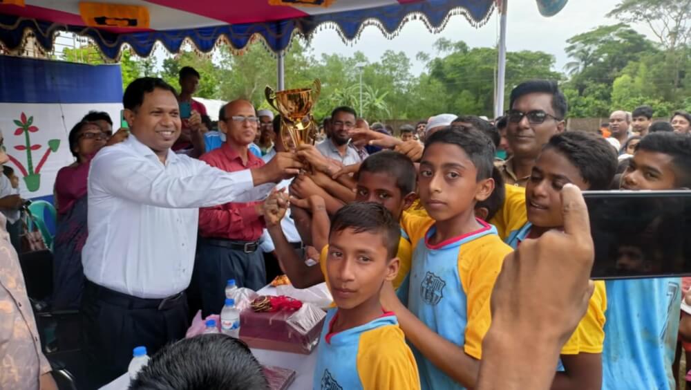 বানিয়াচংয়ে বঙ্গবন্ধু গোল্ডকাপ ফুটবল টুর্নামেন্ট ফাইনাল খেলা অনুষ্ঠিত হয়েছে।৫ নং গরীব হোসেন প্রাথমিক বিদ্যালয় চ্যাম্পিয়ন।