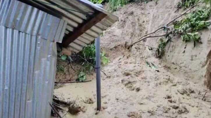 কক্সবাজারে পাহাড় ধসে নিহত ৩