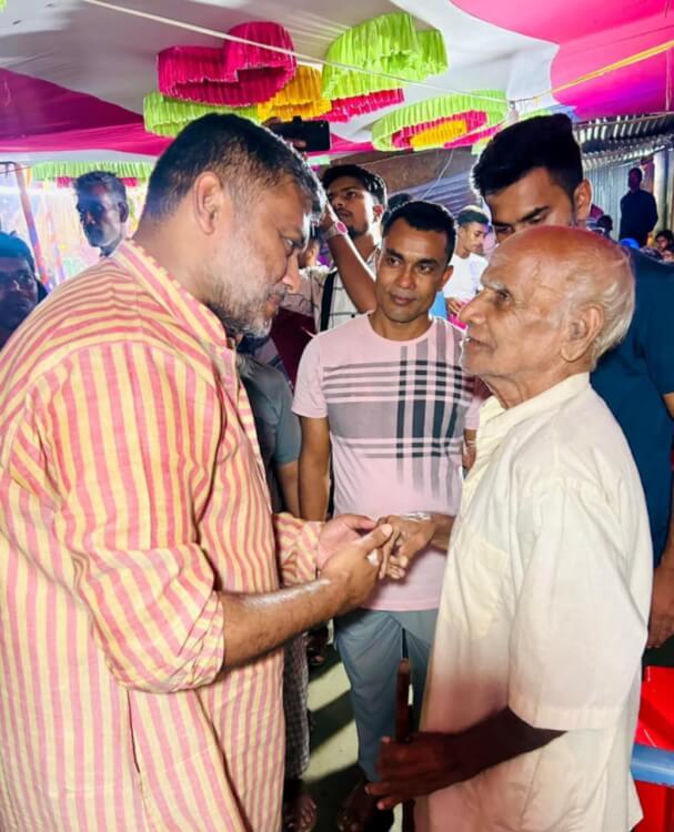 শাল্লায় অ্যাডঃ শিশির মনিরের পূজামণ্ডপ পরিদর্শন