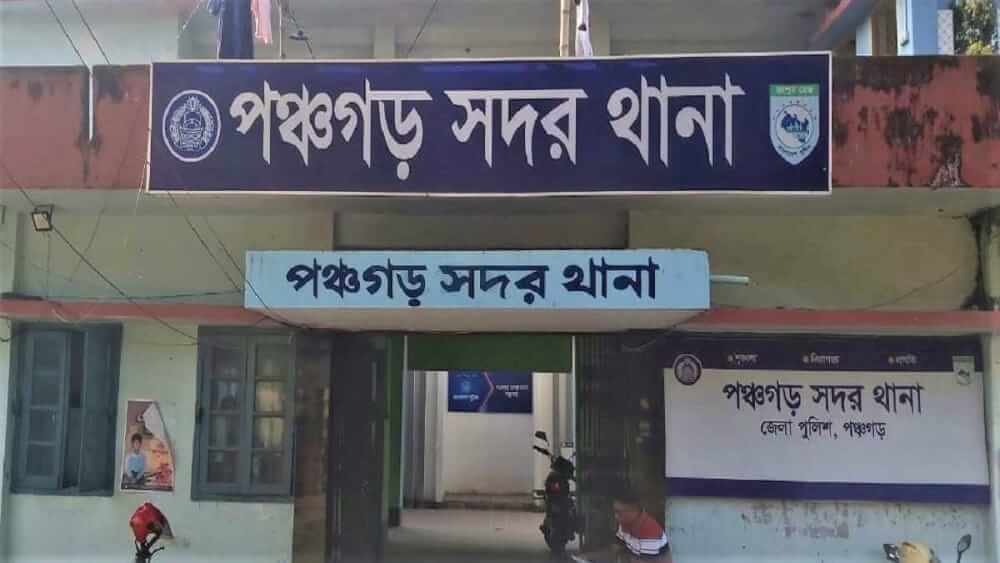 পঞ্চগড়ে জিনের বাদশা দুই প্রতারকে আটক করেছে পুলিশ