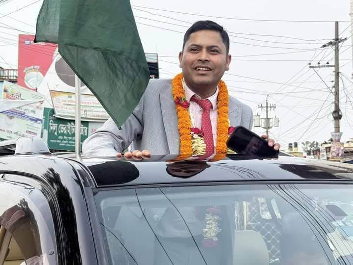 দীর্ঘ ১৫ বছর পর যুক্তরাজ্য থেকে কমলগঞ্জের নিজ এলাকায় আগমনে সাবেক ছাত্রদল নেতা আতিকুর ফুলেল শুভেচ্ছা