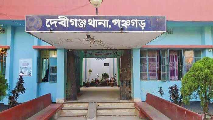 দেবীগঞ্জ গলাকেটে কসমেটিকস দোকানদার কে হত্যা করে পালিয়েছে দুর্বৃত্তরা