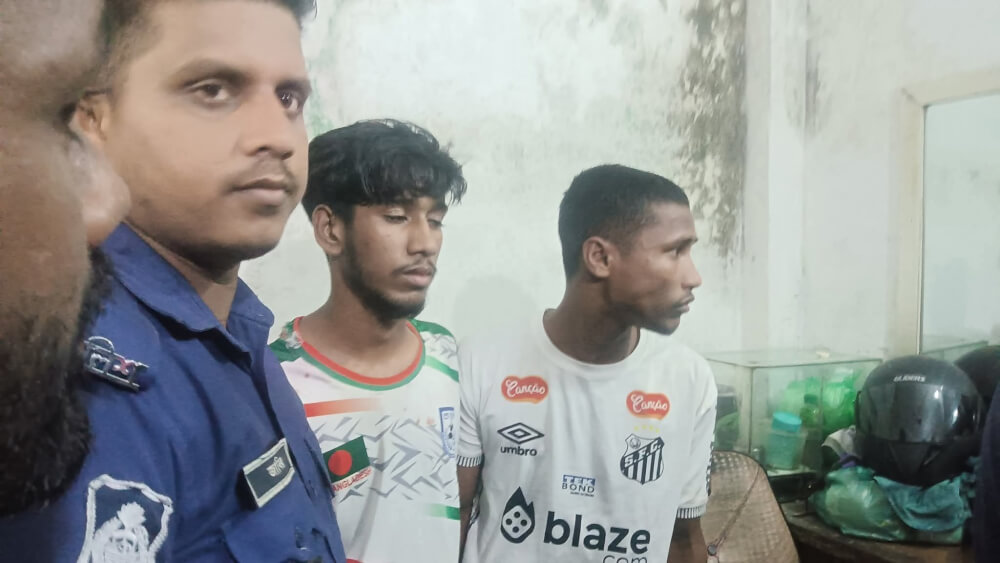 নবীগঞ্জ শহরে দফায় দফায় সংঘর্ষ ধাওয়া পাল্টা ধাওয়া  দোকানপাট ভাংচুর-লুটপাট