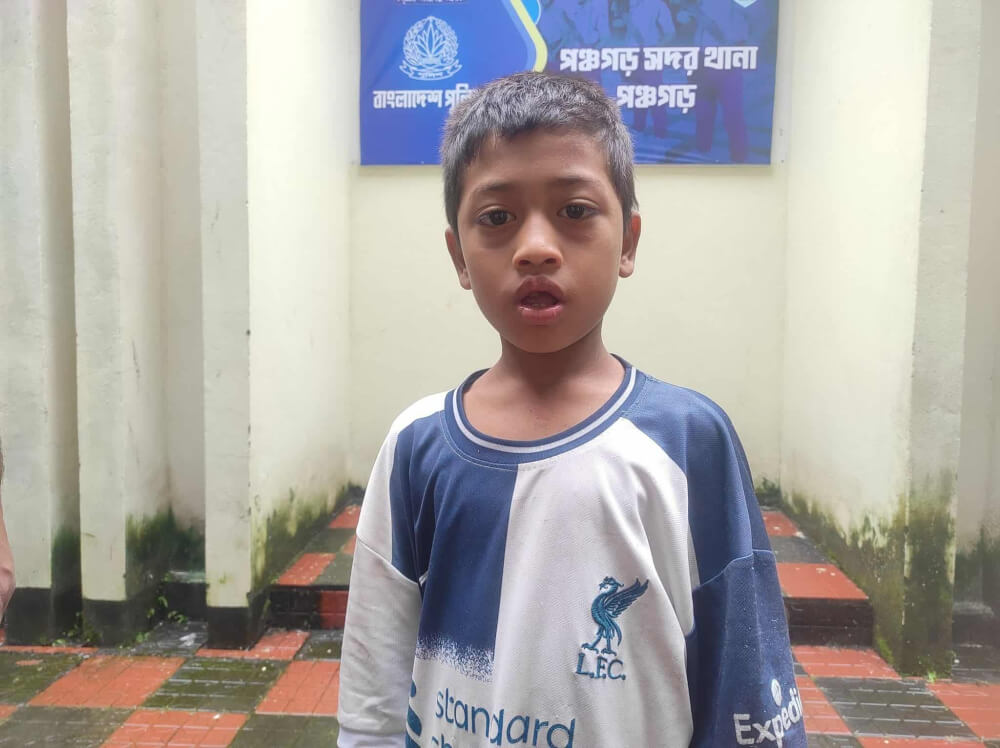 শ্রীমঙ্গল থেকে পথ ভুলে পঞ্চগড়ে পরিবারকে ফিরে পেতে চায় ছোট্ট রিয়াদ