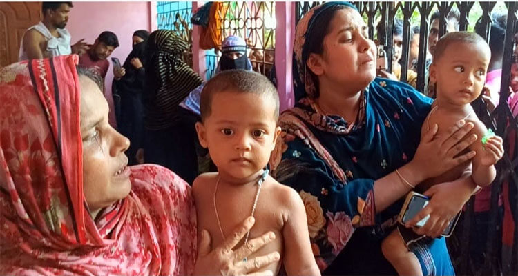 হবিগঞ্জে মাকে হারিয়ে কান্না থামছে না দুই অবুঝ শিশুর