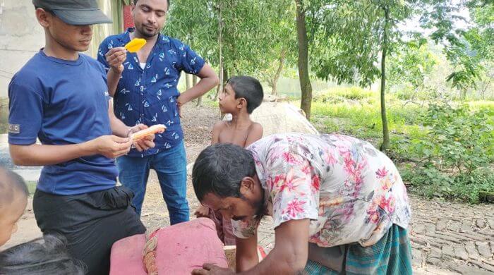 হবিগঞ্জে অন্ধ ব্যবসায়ী আব্দুল হেকিম দুশ্চিন্তায়