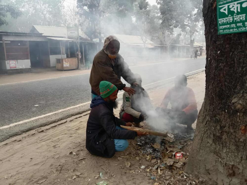 মৌসুমের সর্বনিম্ন ৮ .৬ ডিগ্রিতে তেতুলিয়া  দেখা নেই সূর্যের, শৈত্যপ্রবাহে জনজীবন বিপর্যস্ত