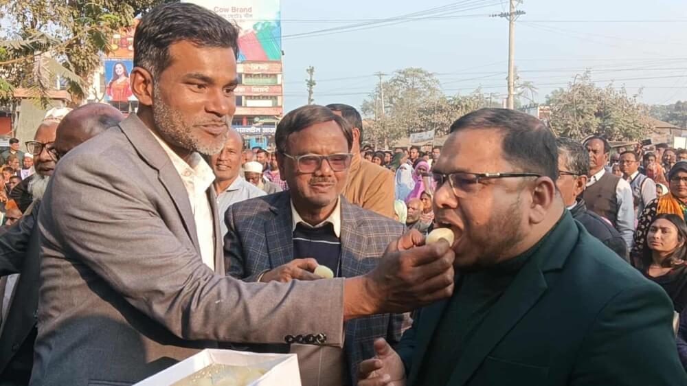 নতুন প্রতিমন্ত্রী পাওয়ার কারনে পঞ্চগড়ে বিএনপির আনন্দ মিছিল মিষ্টি বিতরন