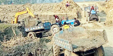 মাধবপুরে ছড়া-নদী, কৃষি জমি থেকে বালু মাটি লুট  হুমকির মুখে  পরিবেশ