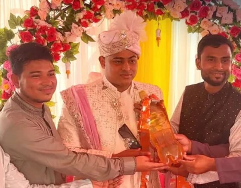 বন্ধুর বিয়েতে অকটেন উপহার!