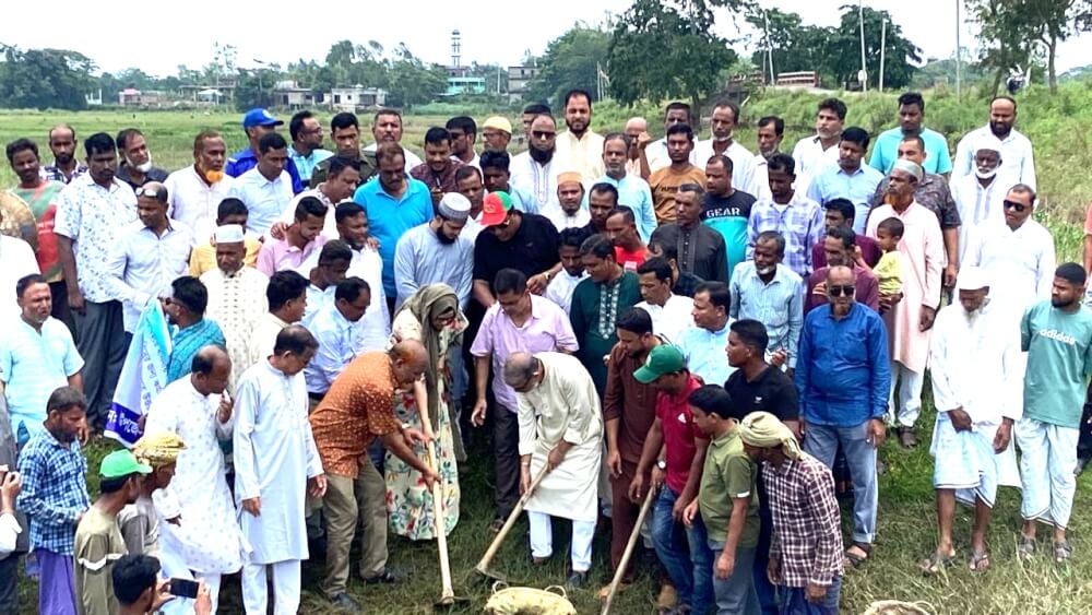 কুলাউড়ায় খাল খনন কাজের উদ্বোধন