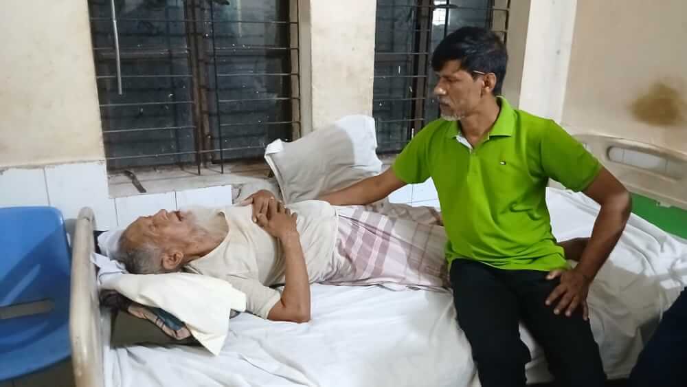 বীর মুক্তিযোদ্ধাকে রশি দিয়ে বেঁধে নির্যাতনের ঘটনায় তেতুলিয়া মডেল থানায় পুলিশ কাছে অভিযোগ